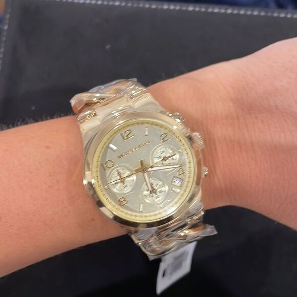 NIB Gold Runway Michael Kors Watch - Picture 8 of 8